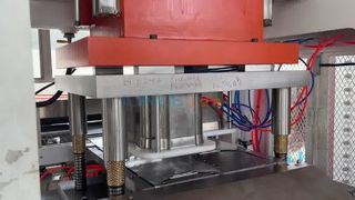 80 ton 2-Compartment Aluminum Foil Tray Making Machine factory operation