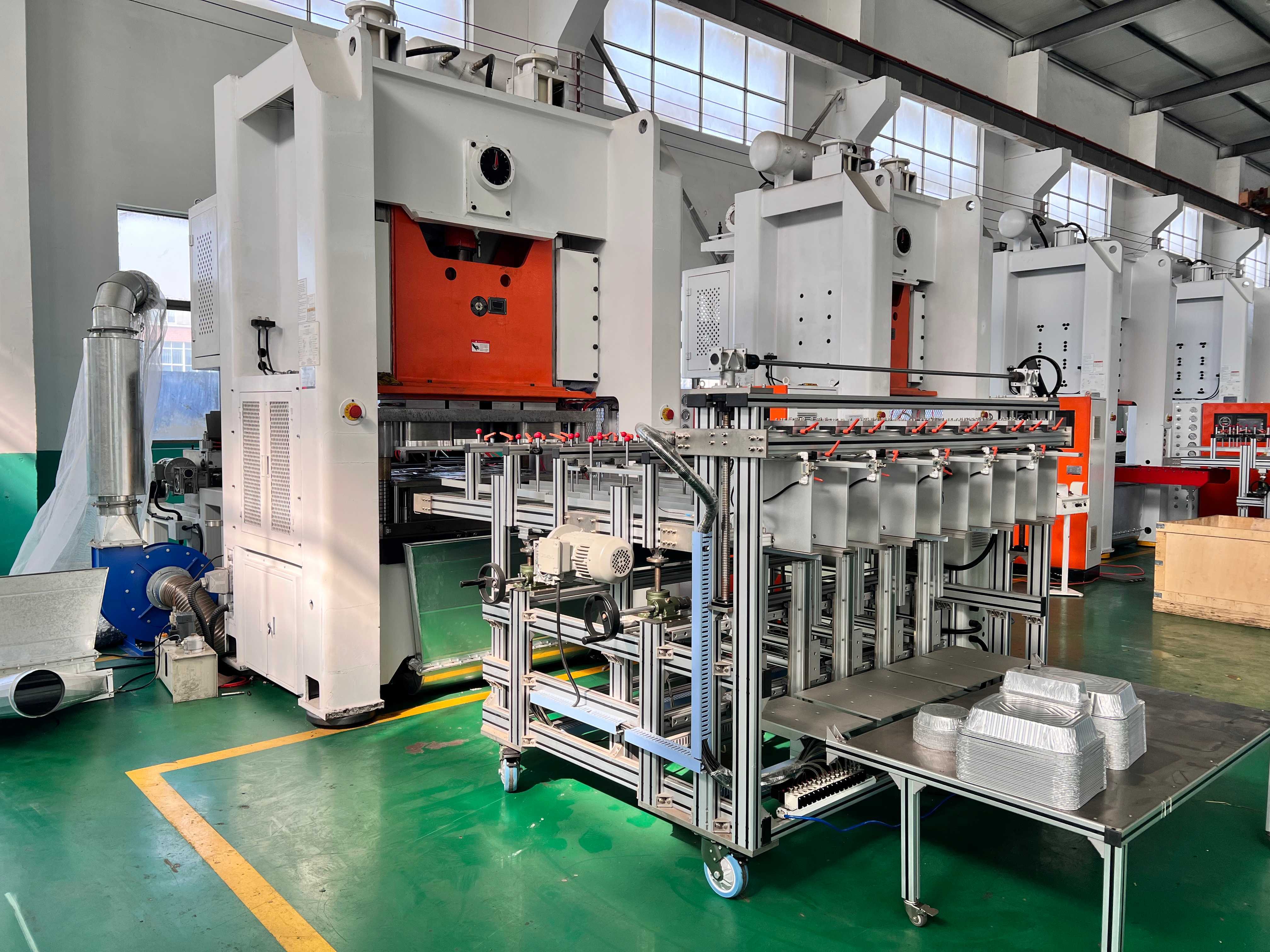Latest company blogs about What equipment does a fully automatic aluminum foil container production line include?