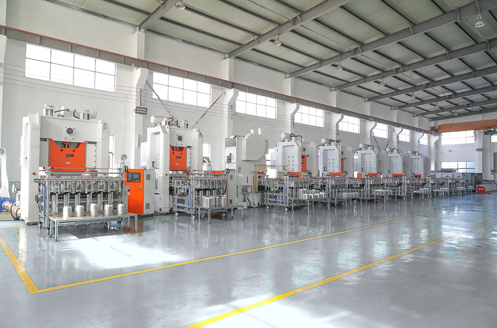 Latest company blogs about Automatic Foil Container Making Machine: From Foil Roll to Finished Tray