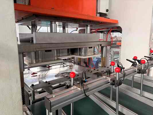 Buy LK-T80 Clean Surface Nontoxic Disposable Aluminum Foil Tray 1 LB Foil Pan Making Machine online manufacture