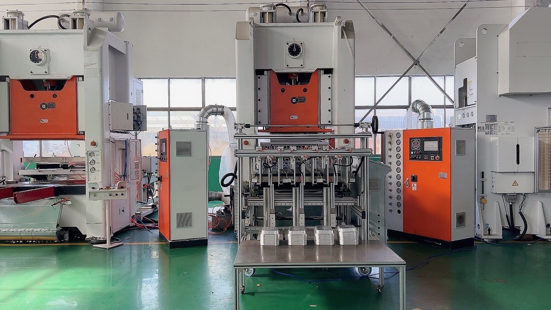 Foley Container Machine 1 - 5 Cavities Capacity Aluminum Foil Container Machine Controlled By ...
