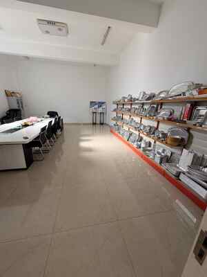 Aluminum Foil Container Making Machine Recyclable Smooth Wall Rectangular For Baking